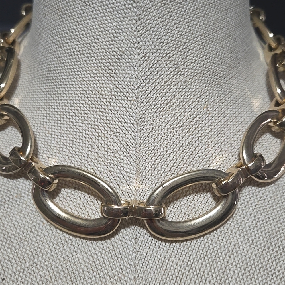 Forever 21 Gold Link Necklace - Picture 2 of 4